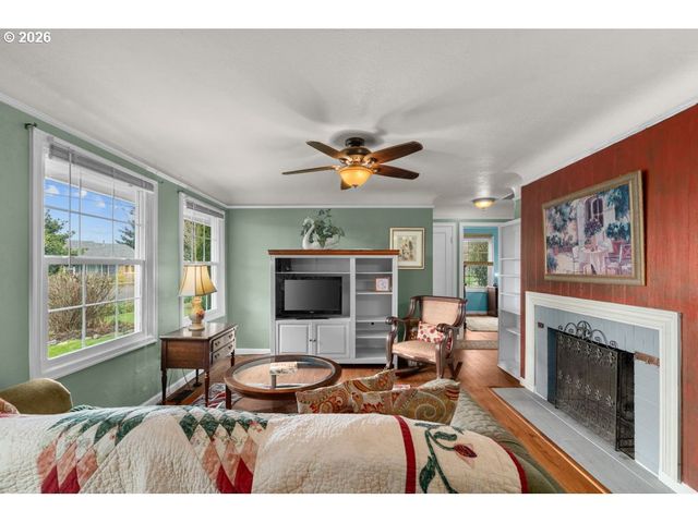 154 BEVERLY Dr, Oregon City, OR 97045