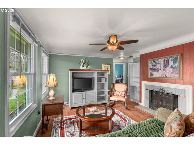 154 BEVERLY Dr, Oregon City, OR 97045