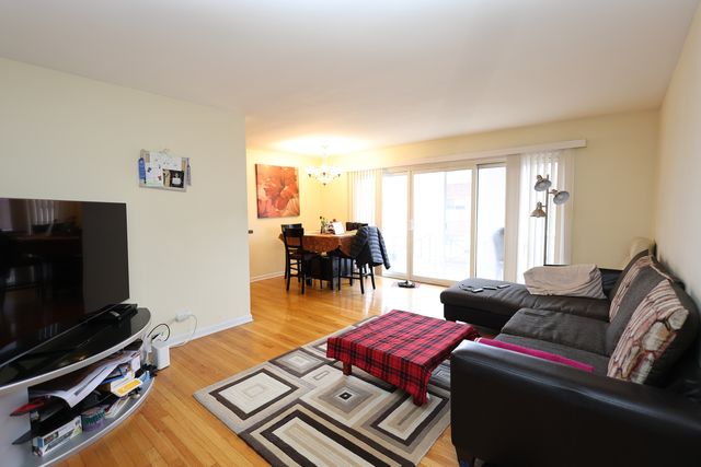 10111 Old Orchard Court 203, Skokie, IL 60076