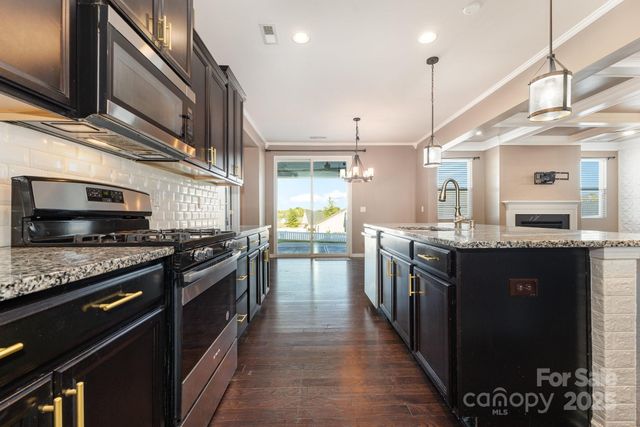 7806 Meridale Forest Drive, Charlotte, NC 28269