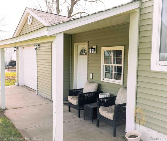 5017 North Road, North Street, MI 48049