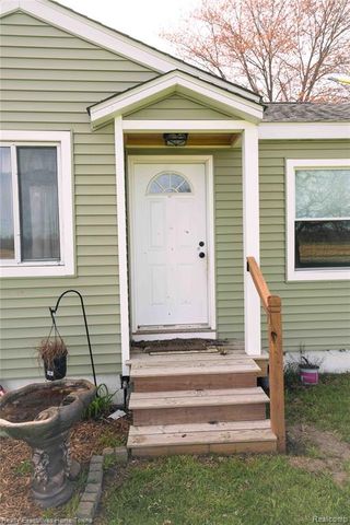 5017 North Road, North Street, MI 48049