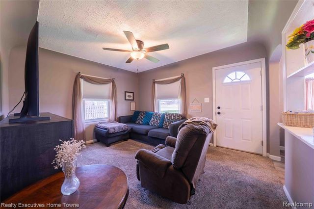 5017 North Road, North Street, MI 48049