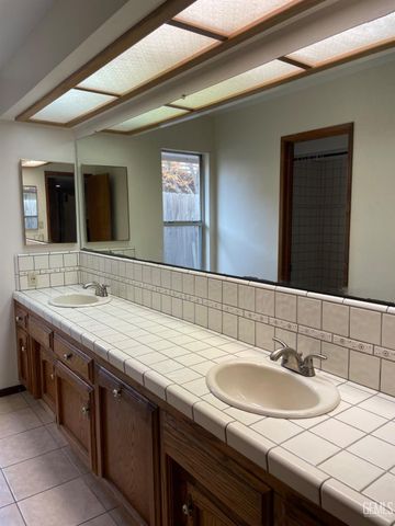 7712 Jensen Avenue, Bakersfield, CA 93308