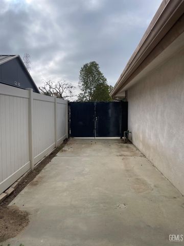 7712 Jensen Avenue, Bakersfield, CA 93308