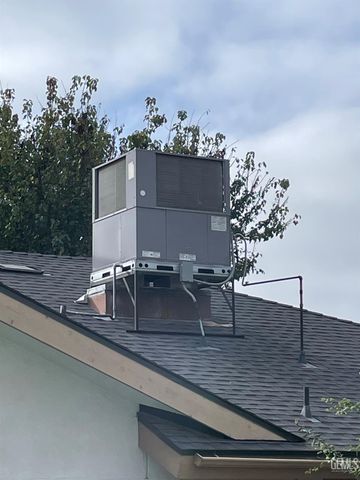 7712 Jensen Avenue, Bakersfield, CA 93308