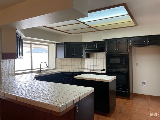 7712 Jensen Avenue, Bakersfield, CA 93308