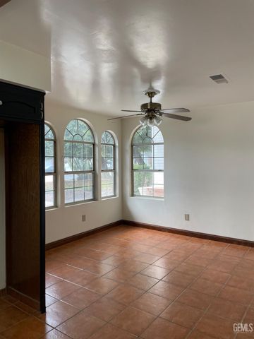 7712 Jensen Avenue, Bakersfield, CA 93308