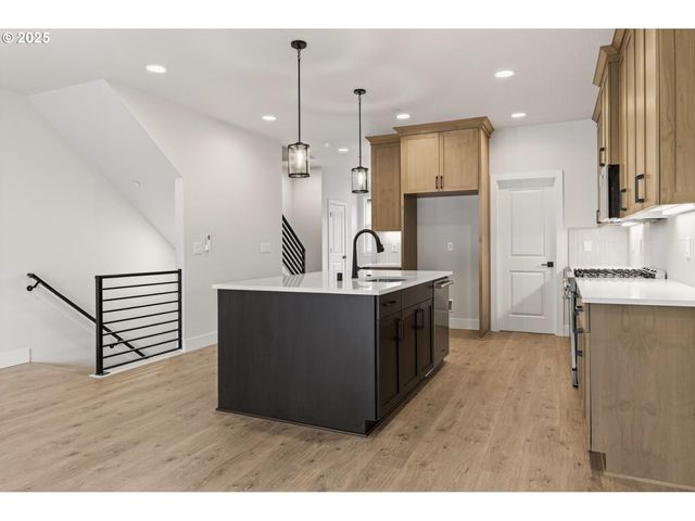 4703 Nw CAMAS MEADOWS Dr, Camas, WA 98607