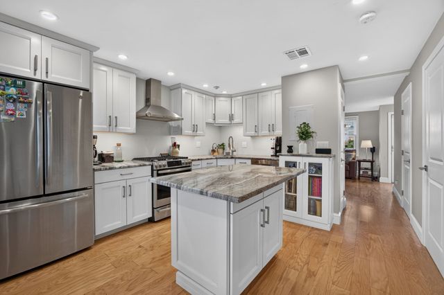 52 Warren St 2, Peabody, MA 01960