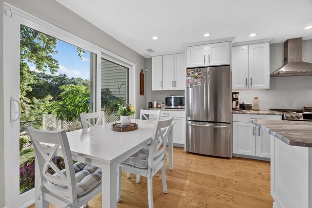 52 Warren St 2, Peabody, MA 01960