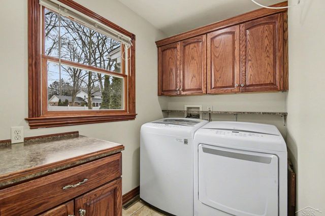 359 Holbrook Lane, Saginaw Twp, MI 48638