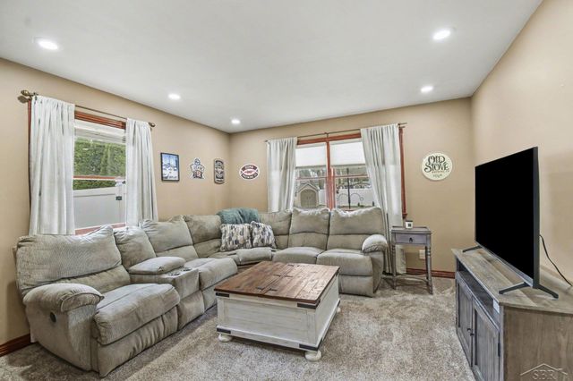 359 Holbrook Lane, Saginaw Twp, MI 48638