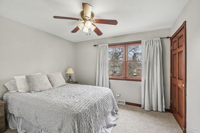 359 Holbrook Lane, Saginaw Twp, MI 48638