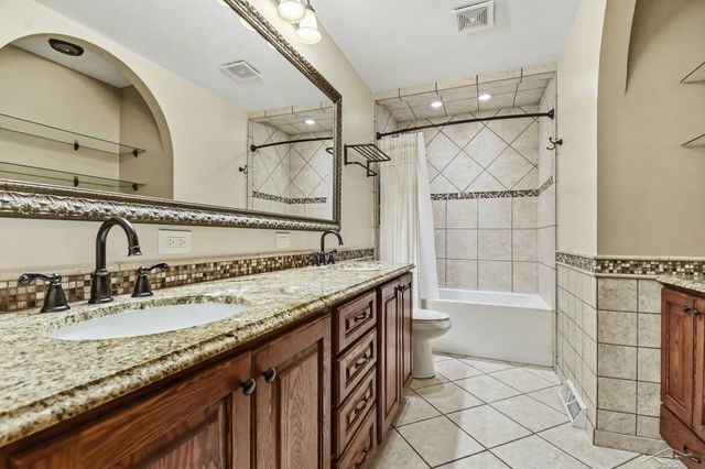 359 Holbrook Lane, Saginaw Twp, MI 48638