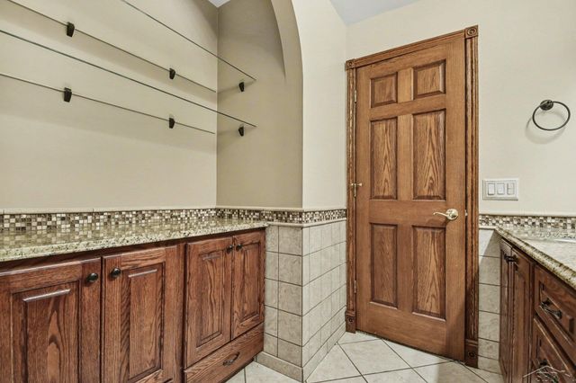 359 Holbrook Lane, Saginaw Twp, MI 48638