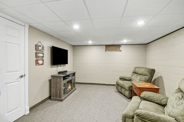 359 Holbrook Lane, Saginaw Twp, MI 48638