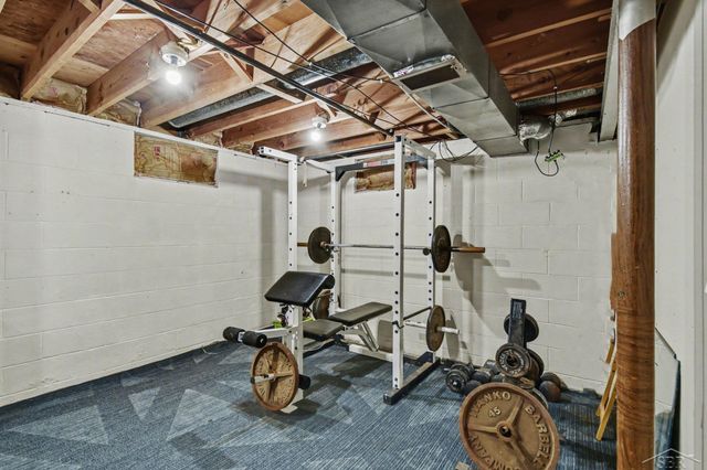 359 Holbrook Lane, Saginaw Twp, MI 48638