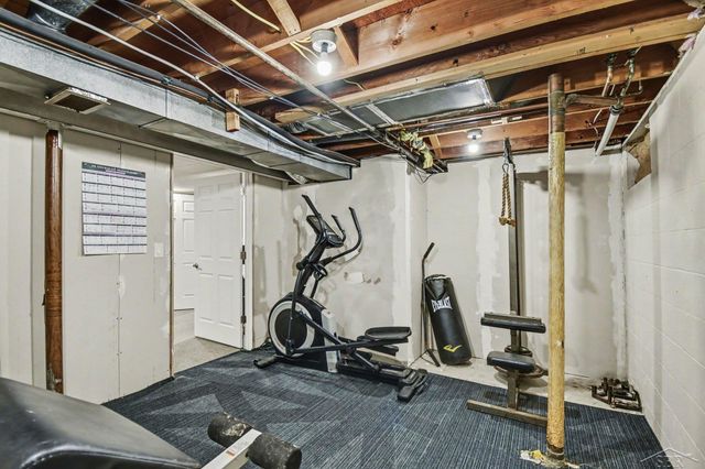 359 Holbrook Lane, Saginaw Twp, MI 48638