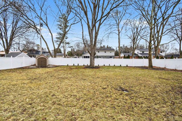 359 Holbrook Lane, Saginaw Twp, MI 48638