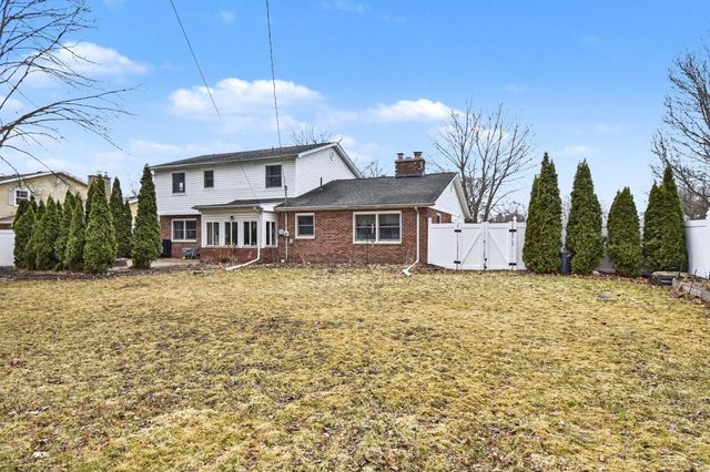 359 Holbrook Lane, Saginaw Twp, MI 48638