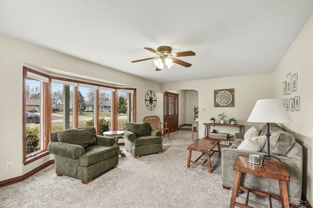 359 Holbrook Lane, Saginaw Twp, MI 48638