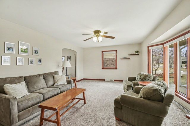 359 Holbrook Lane, Saginaw Twp, MI 48638