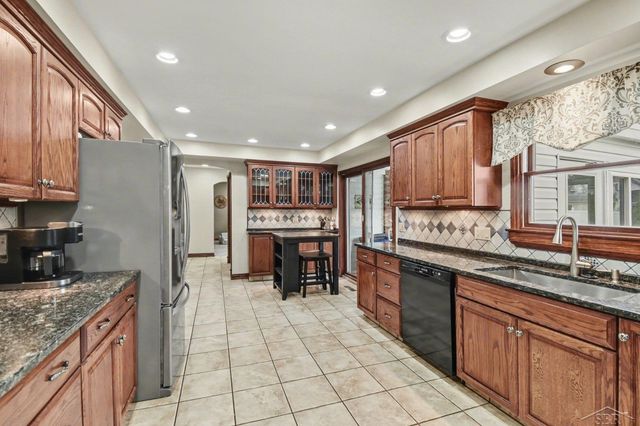 359 Holbrook Lane, Saginaw Twp, MI 48638