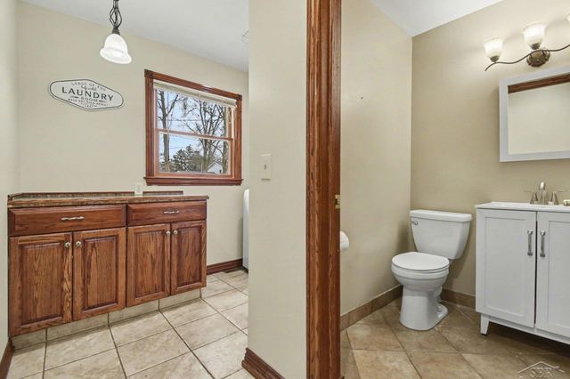 359 Holbrook Lane, Saginaw Twp, MI 48638