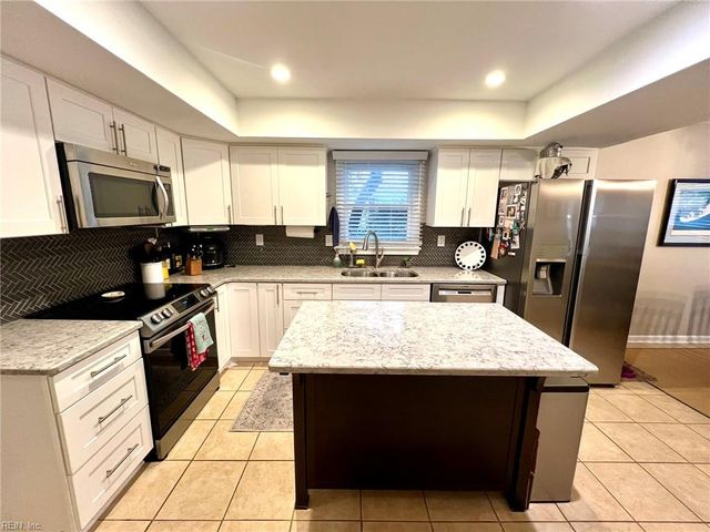 2004 Dawnee Brook TRL N, Chesapeake, VA 23320