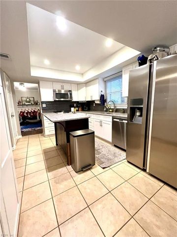 2004 Dawnee Brook TRL N, Chesapeake, VA 23320