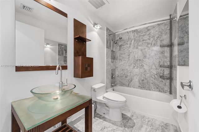 2000 Bay Dr 404, Miami Beach, FL 33141