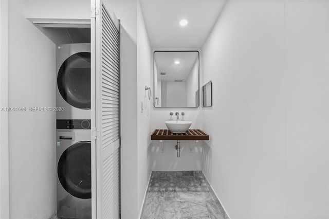 2000 Bay Dr 404, Miami Beach, FL 33141