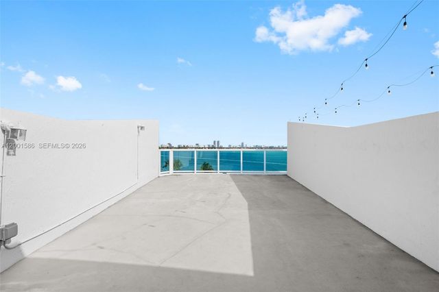 2000 Bay Dr 404, Miami Beach, FL 33141