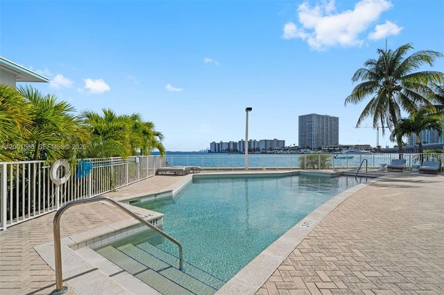 2000 Bay Dr 404, Miami Beach, FL 33141