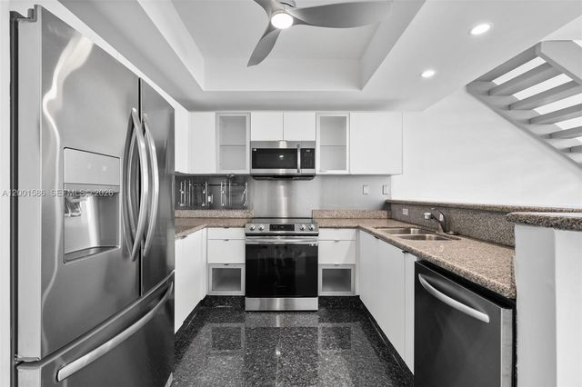 2000 Bay Dr 404, Miami Beach, FL 33141