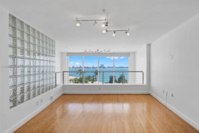 2000 Bay Dr 404, Miami Beach, FL 33141