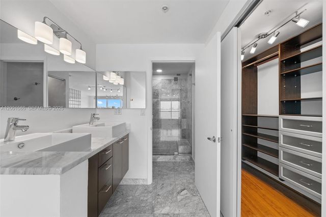 2000 Bay Dr 404, Miami Beach, FL 33141