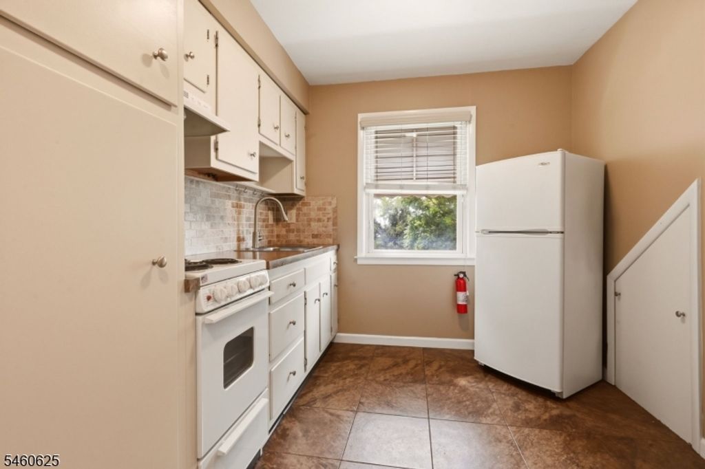 33 Willow Ave, Woodbridge Twp., NJ 08830 — photo 4