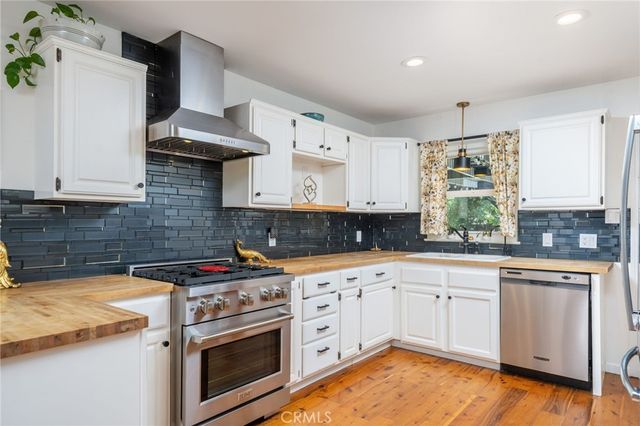 1552 Hacienda Place, Pomona, CA 91768
