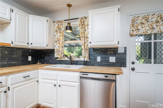 1552 Hacienda Place, Pomona, CA 91768