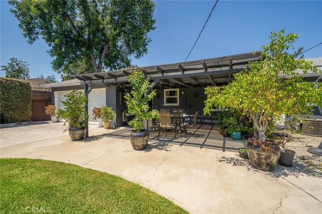 1552 Hacienda Place, Pomona, CA 91768