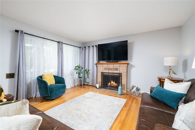 1552 Hacienda Place, Pomona, CA 91768