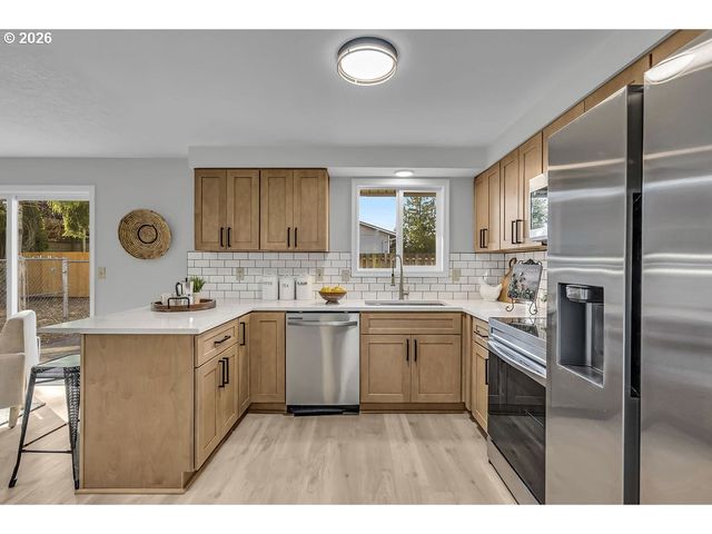 957 Ne KATHRYN St, Hillsboro, OR 97124