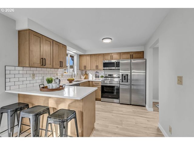 957 Ne KATHRYN St, Hillsboro, OR 97124