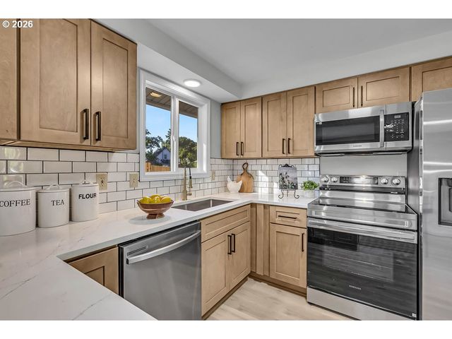 957 Ne KATHRYN St, Hillsboro, OR 97124