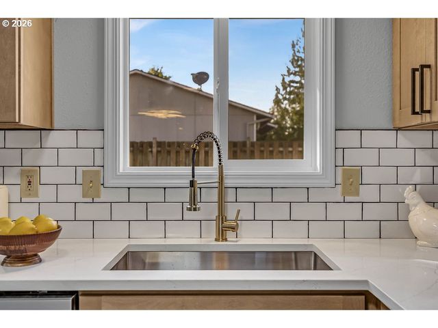 957 Ne KATHRYN St, Hillsboro, OR 97124