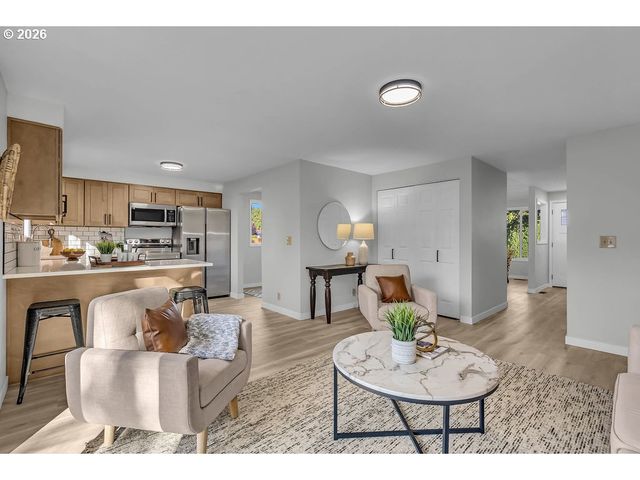957 Ne KATHRYN St, Hillsboro, OR 97124