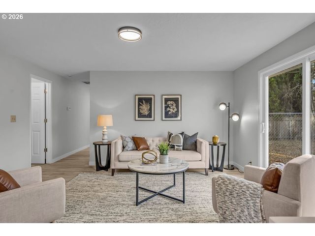 957 Ne KATHRYN St, Hillsboro, OR 97124