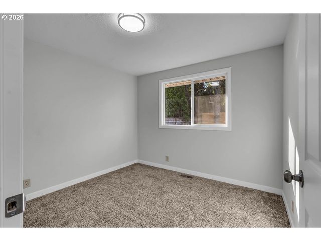 957 Ne KATHRYN St, Hillsboro, OR 97124